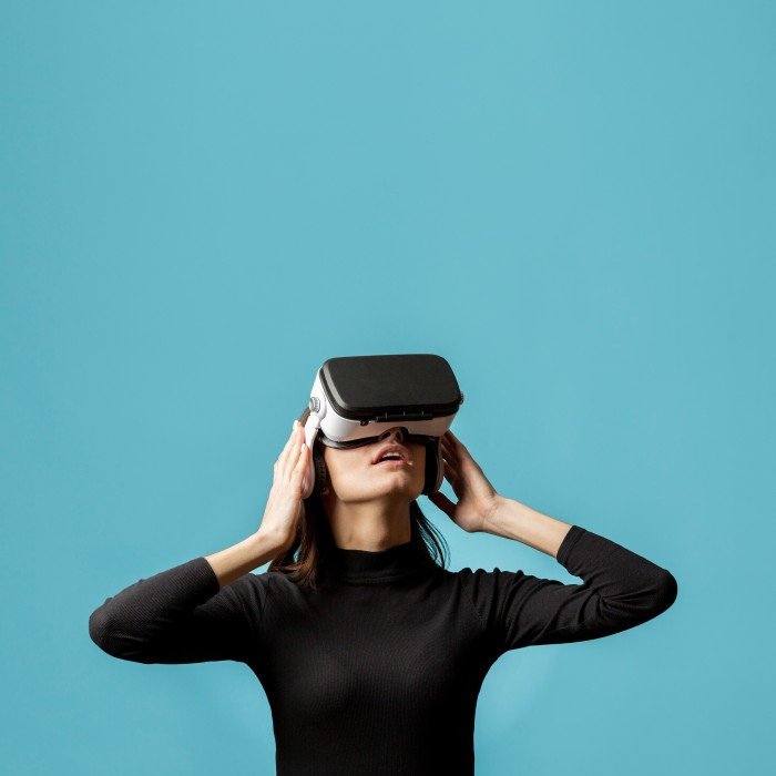 portrait-woman-with-virtual-reality-headset (1)