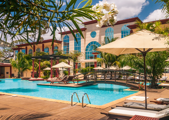 how much does it cost to build a hotel